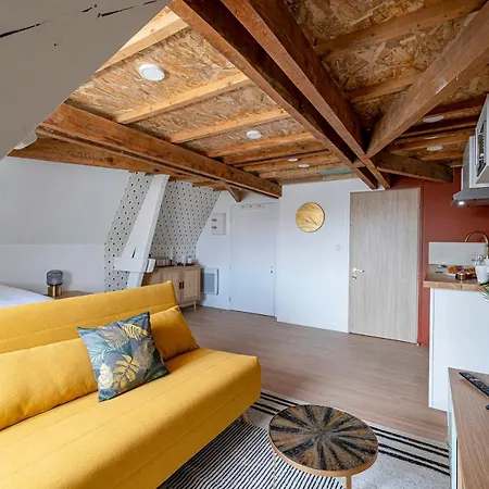 Les Maisons Acajou - *