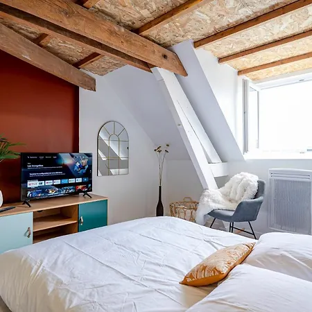 Les Maisons Acajou - *